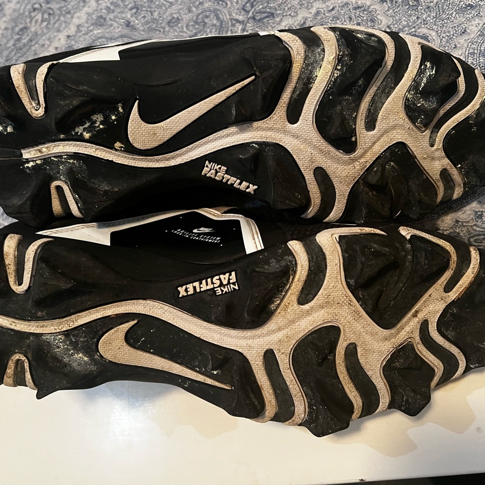 Nike Alpha Black and White Men's Football Cleat Athletic Shoes Size 10.5 Wide - Picture 10 of 10